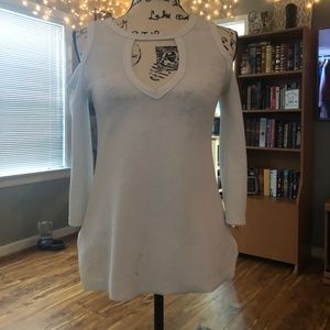 Peek-a-boo sleeve White Sweater